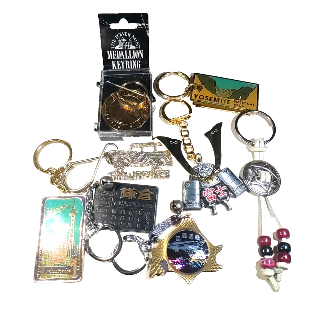 Small Lot Of 8 Keychains Silver Gold Tone Tourist Souvenir